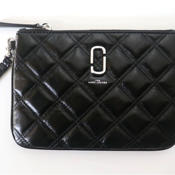 Marc Jacobs The Quilted Softshot Wristlet – Compact Elegance in Black!